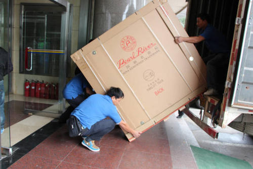崇川钢琴贵重工艺品无忧运